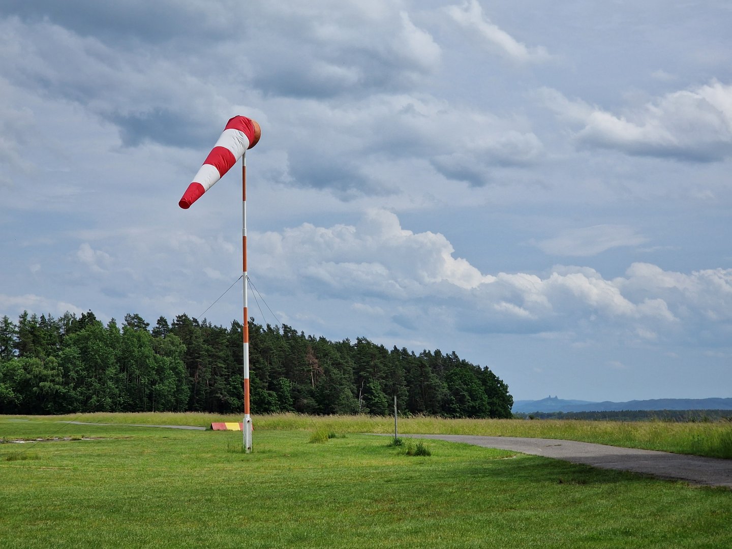 Větrný rukáv na letišti